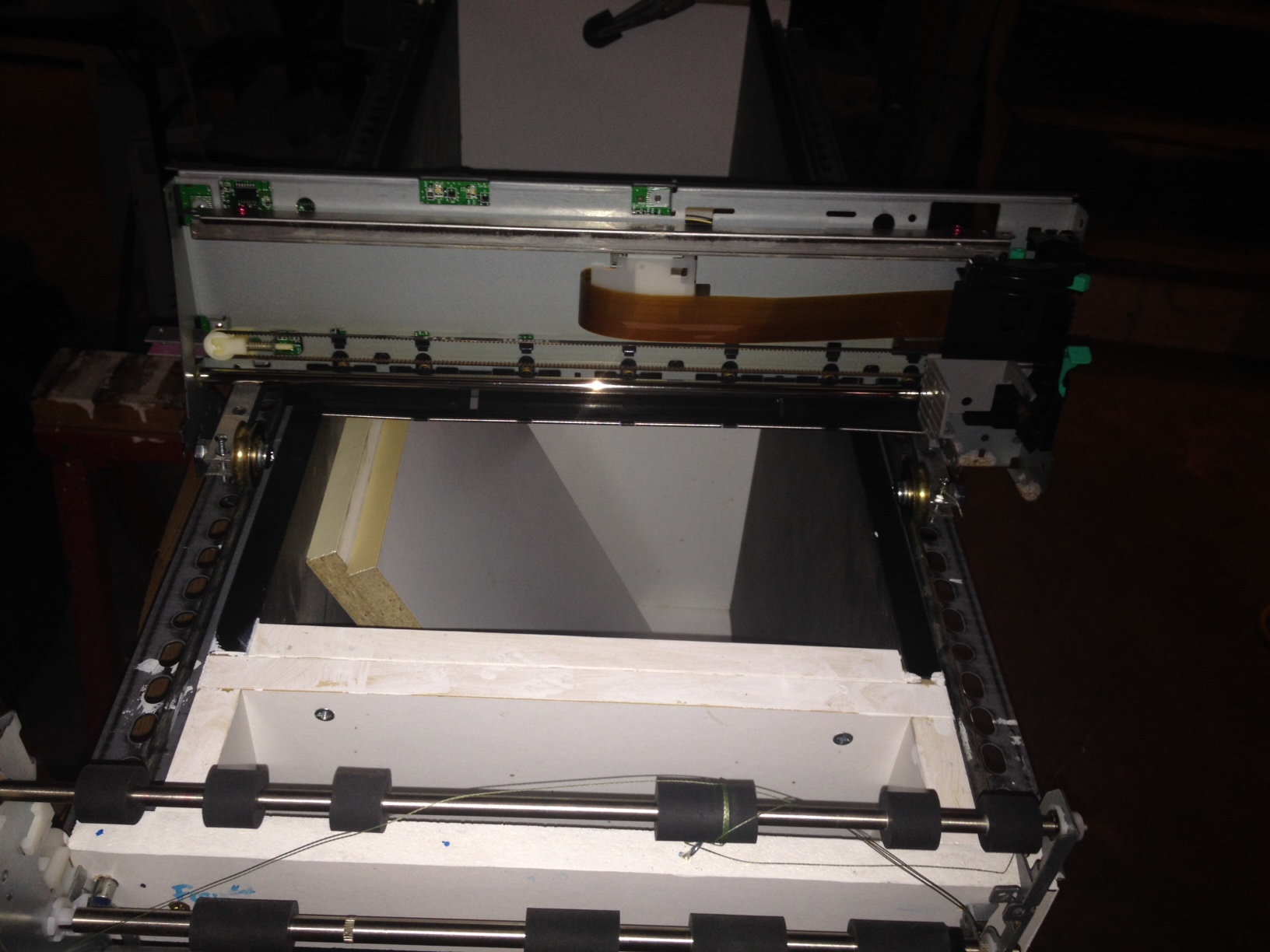 Prototype fitting of the Canon BJC-4550 printhead and control electronic