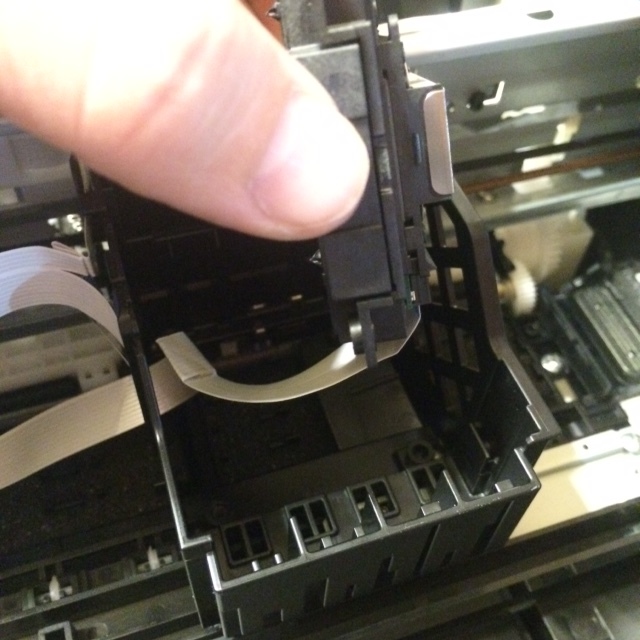 Thumbnail for File:EPSON XF-320 Teardown printhead remove.jpg